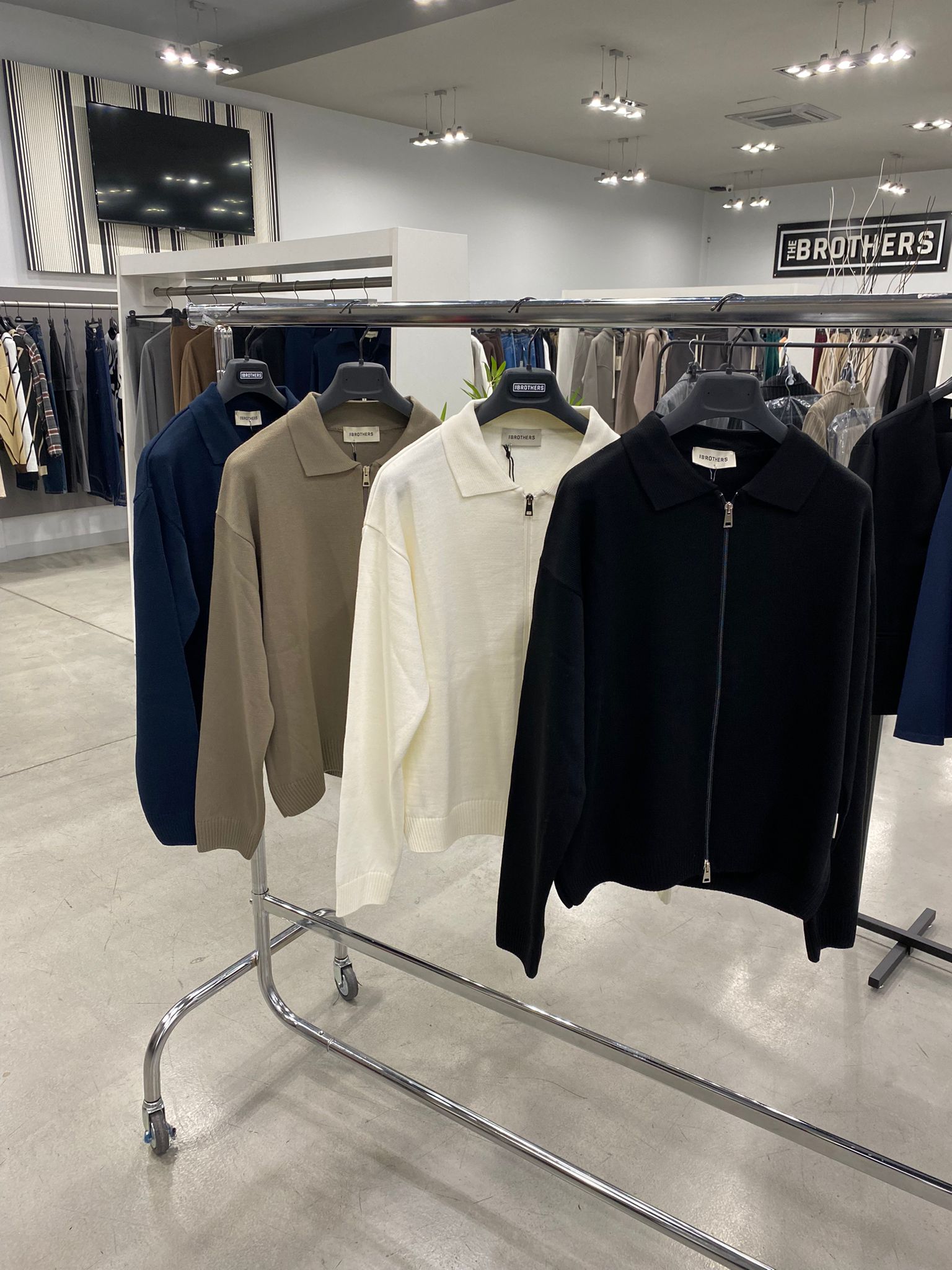 Maglioncino uomo con zip 3=colori disponibili