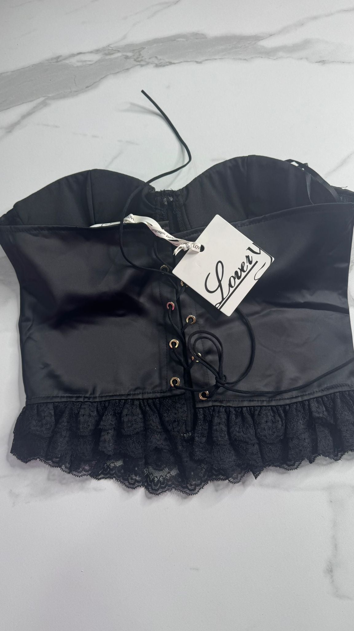 Corpetto nero con merletto