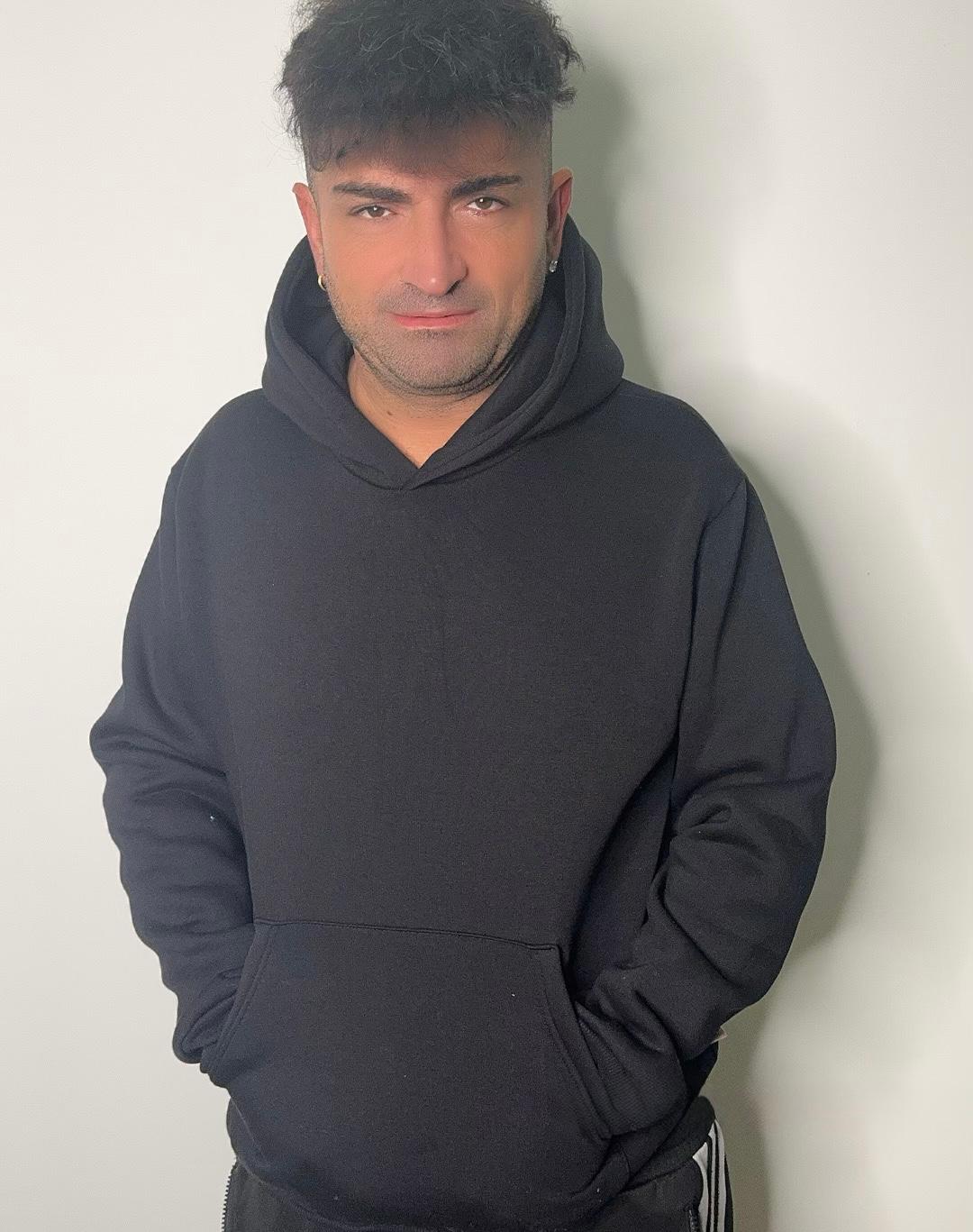 Felpa nera con cappuccio the brothrees