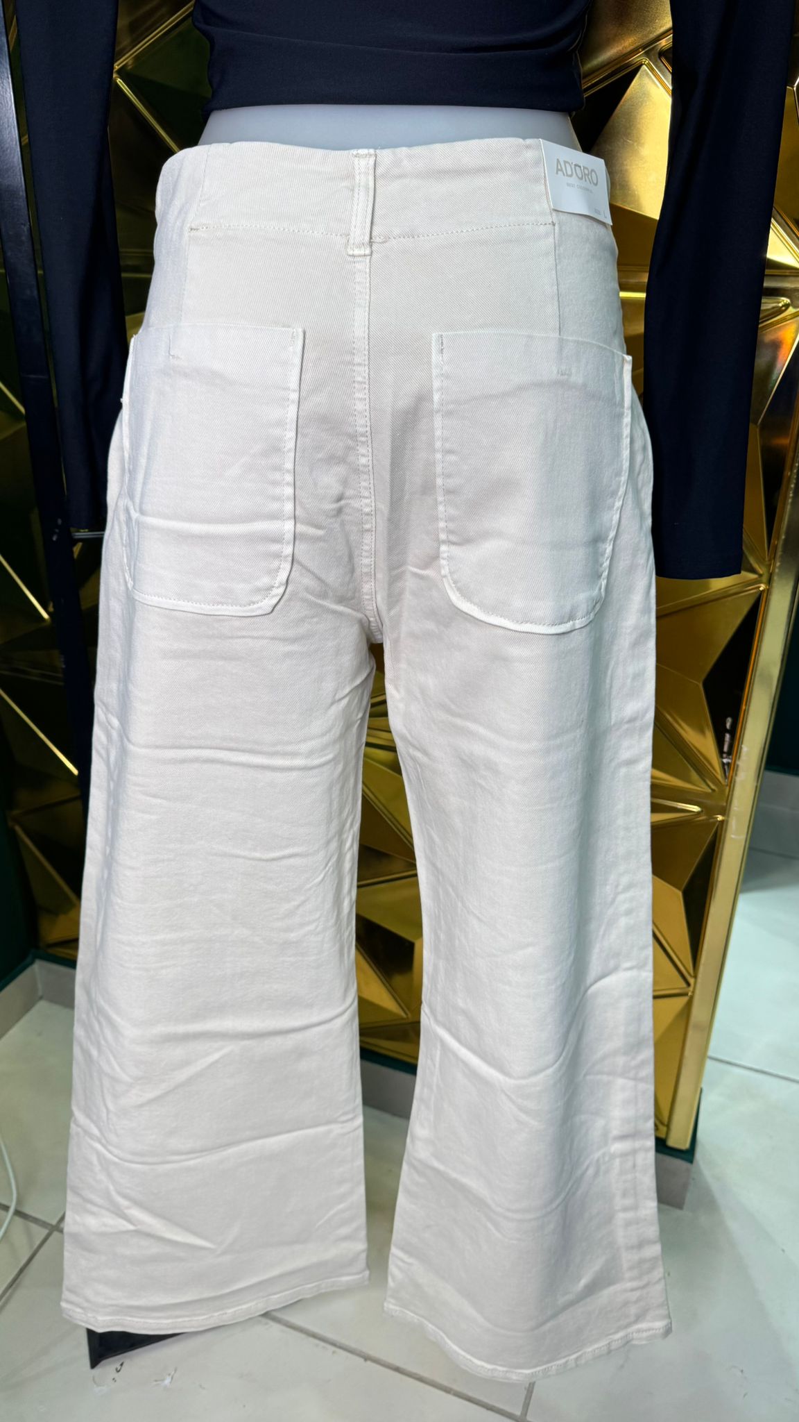 Jeans bianco bottoni oro